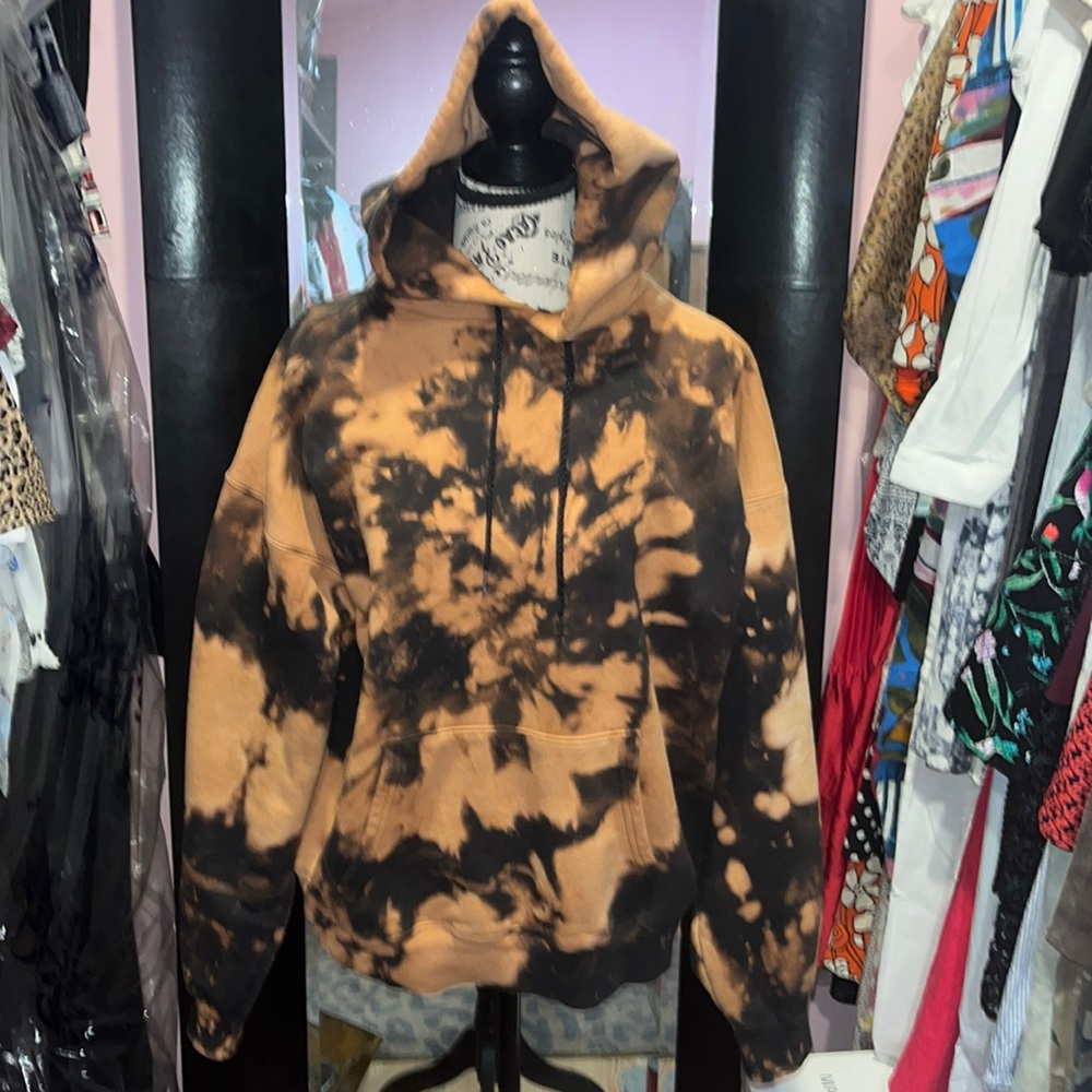 Bleach dyed sweatshirt L
